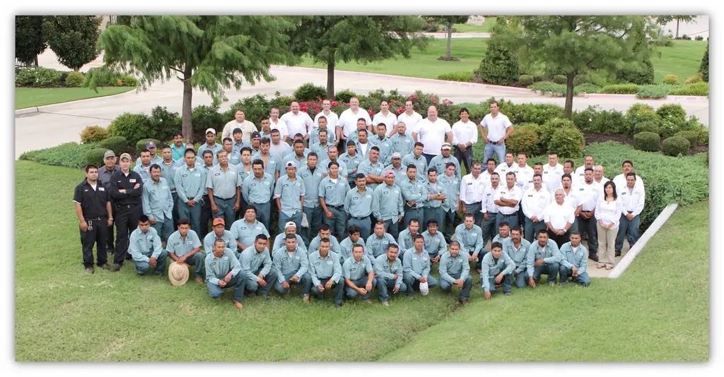 The American Landscape Systems crew, around fifty people in company uniform